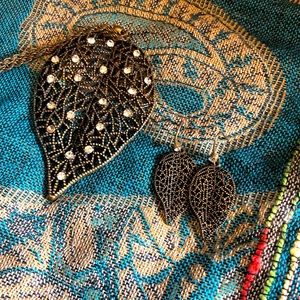 Bronze pendant with earring set